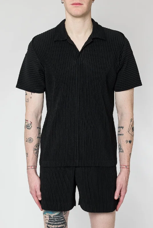 Men's Patterned Pants with ChecksHomme Plissé Issey Miyake Basics Polo in Black