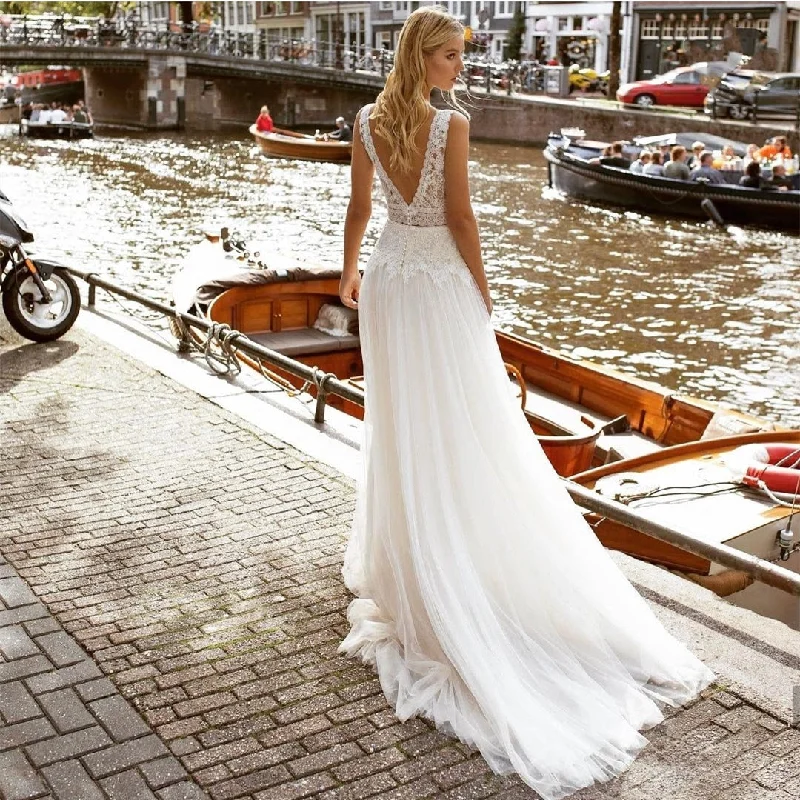 Roycebridal Laces Wedding Dress 2021 V-Neck Appliques Floor Length Backless Tulle Pleat Women Brides Lady Robe De Mariee White Sleeveless Roycebridal Laces Wedding Dress 2021 V-Neck Appliques Floor Length Backless Tulle Pleat Women Brides Lady Robe De Mariee White Sleeveless