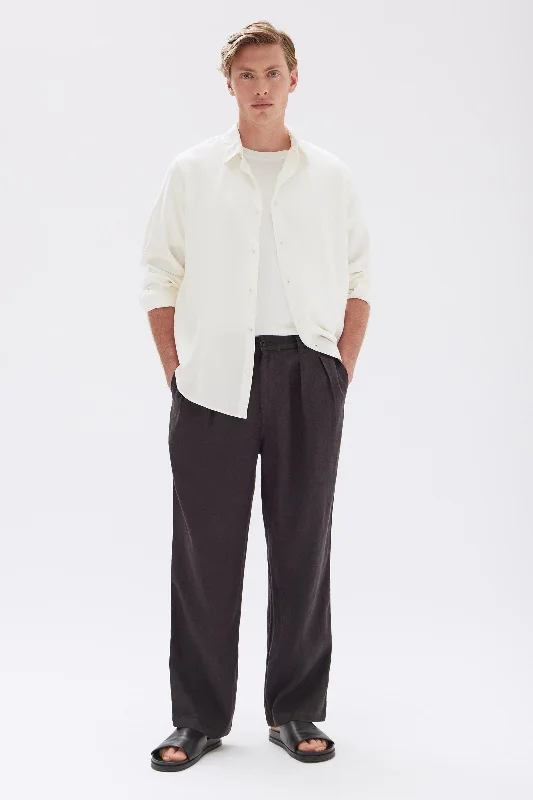 Stylish Men's Cargo PantsMiles Pleated Linen Chino