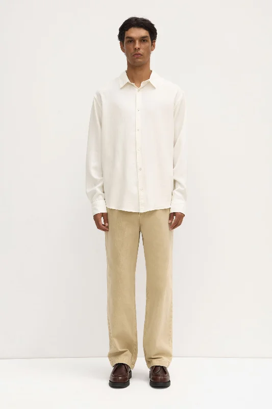 Men's Pants with Functional PocketsMens Relaxed Jean