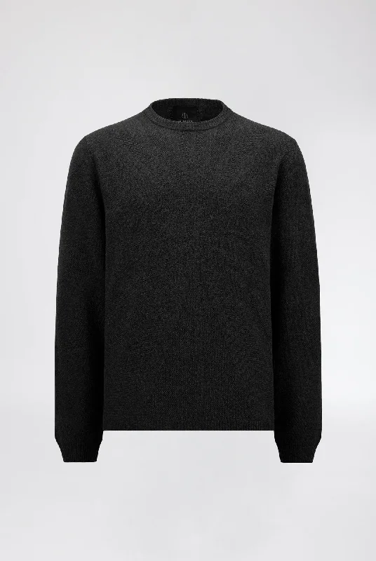 Men's Pants with Logo EmbossmentsRick Owens x Moncler Jumbo Round Neck Sweater in Black Men's Pants with Logo EmbossmentsRick Owens x Moncler Jumbo Round Neck Sweater in Black