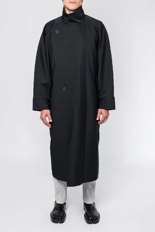 Men's Pants with Contrast WaistbandsHomme Plissé Issey Miyake Blank Coat in Black