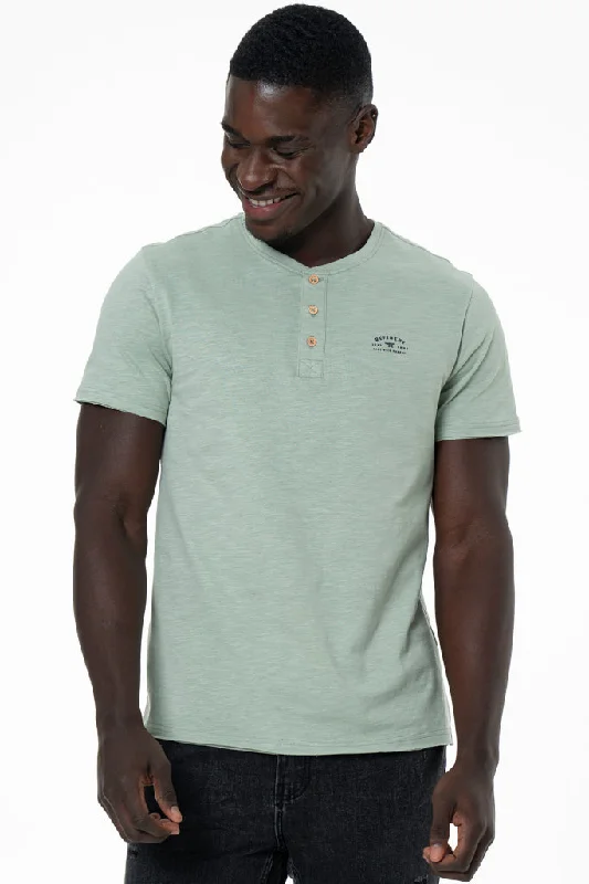 Men's Shirts with Velcro ClosuresHenley T-Shirt _ 141367 _ Sage