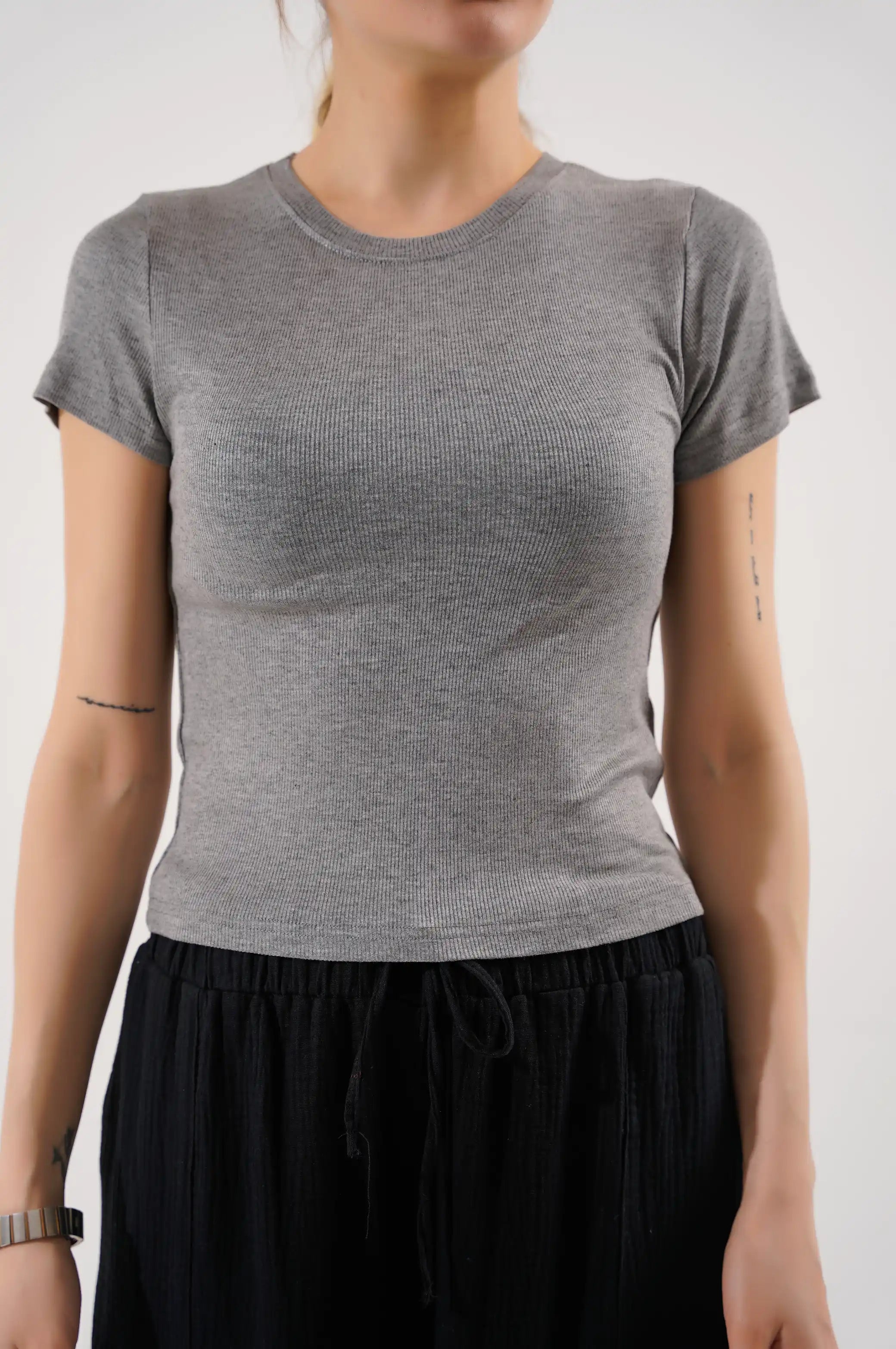 Men's Flowy Shirts for a Relaxed LookFITTED T-SHIRT