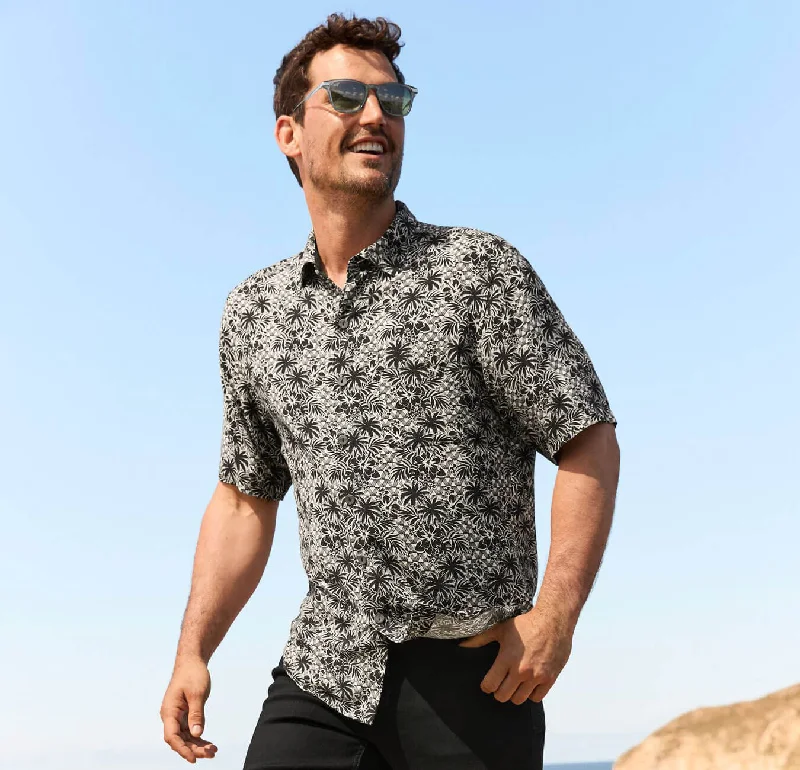 Men's Crew Neck T-Shirts for Everyday WearTommy Bahama Veracruz Cay Palm Cascade Camp Shirt - Black Men's Crew Neck T-Shirts for Everyday WearTommy Bahama Veracruz Cay Palm Cascade Camp Shirt - Black