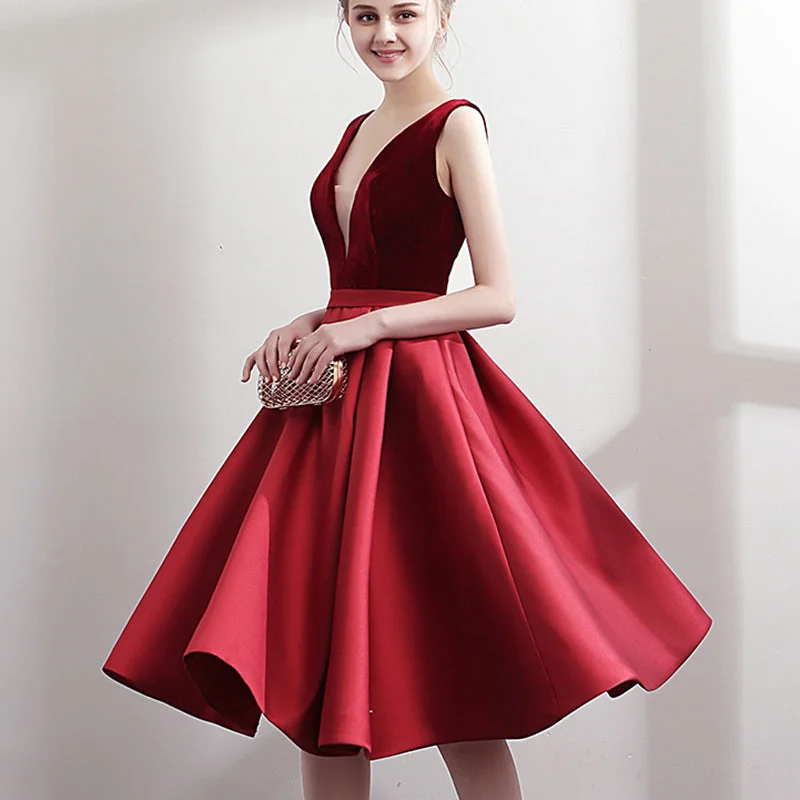 Short Elegant Prom Dresses 2018 Burgundy Sleeveless Formal Wedding Party Deep V Dress Sexy Robe de Fashion Gowns Short Elegant Prom Dresses 2018 Burgundy Sleeveless Formal Wedding Party Deep V Dress Sexy Robe de Fashion Gowns